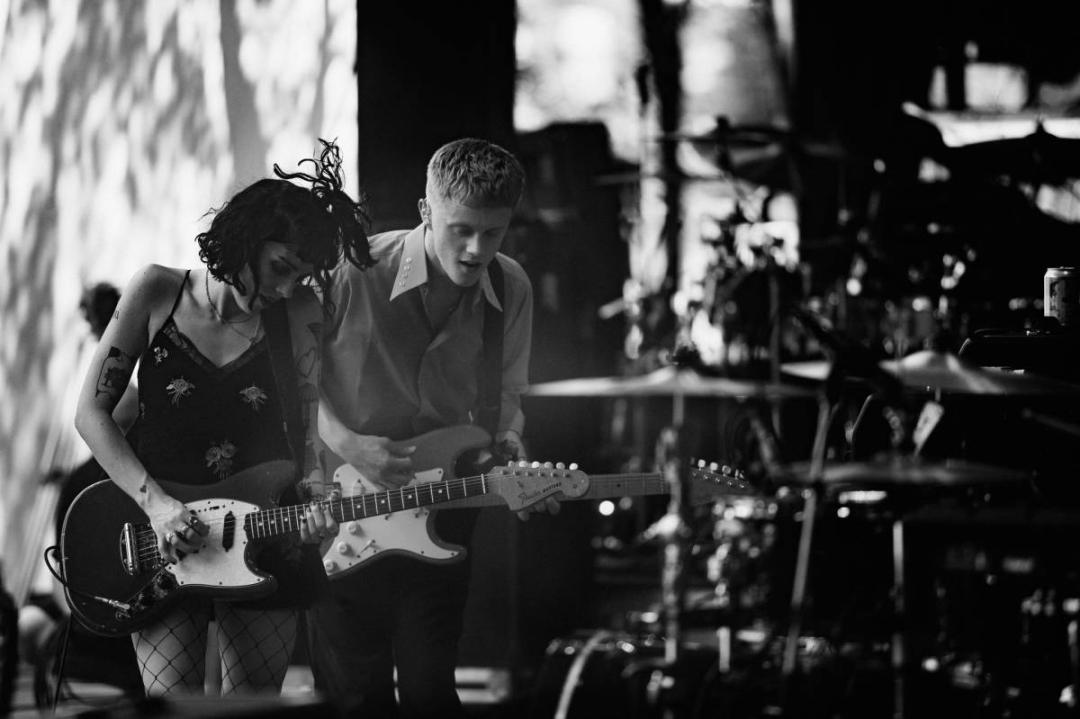 苍白浪潮究竟有多爱艾薇儿