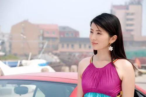 恒大悍将现身天海训练场，妻子是亚洲小姐，曾经深大校花