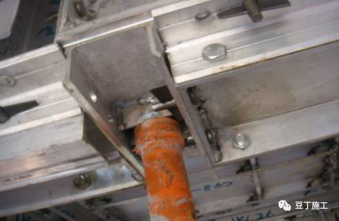 铝模板外模的施工方法,铝模与木模板的区别是什么