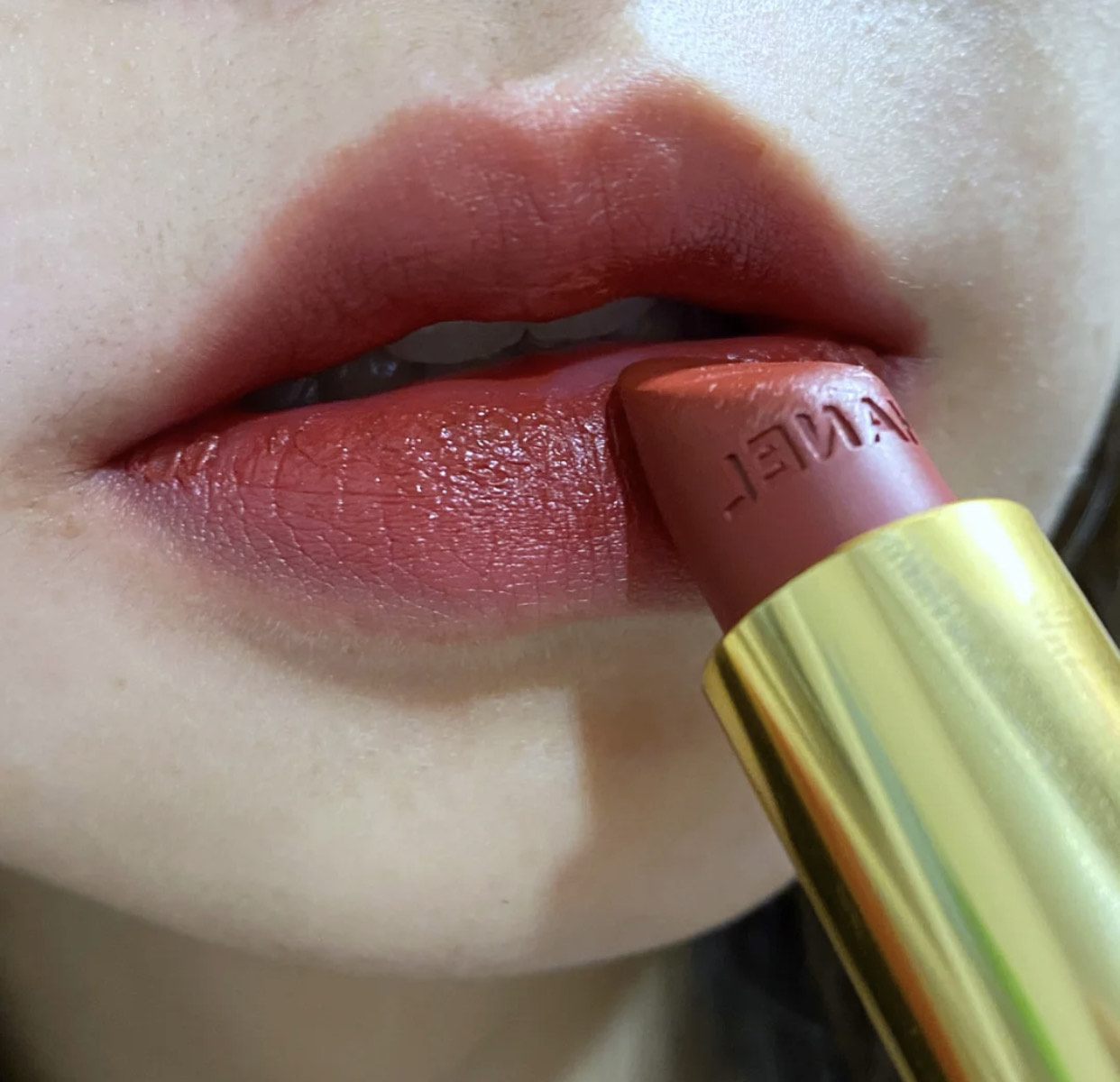 香奈儿口红不沾杯颜色推荐,香奈儿口红不粉不橙