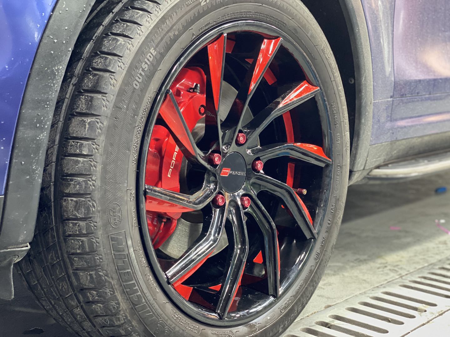 保时捷卡宴换轮毂教程,保时捷卡宴换轮毂要哪种轮胎