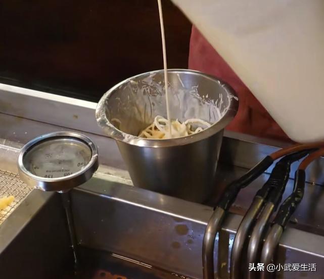 韩国夜市的鱿鱼,韩国夜市超火的油炸鱿鱼丝