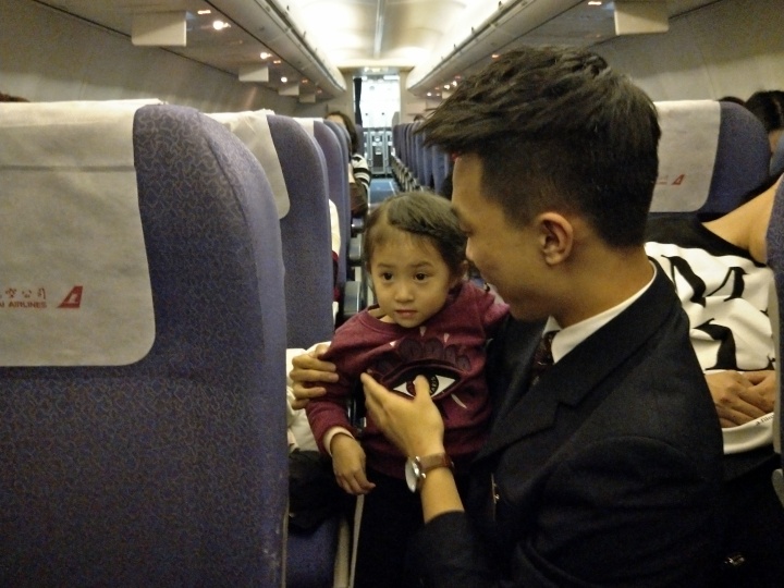 空姐离职后的心酸故事,95后小伙放弃稳定工作离职完整版