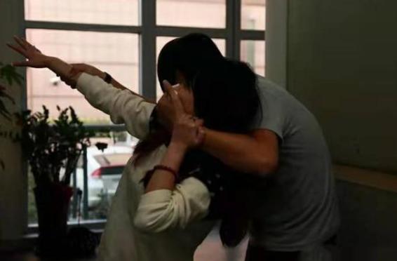 女命劫财该怎么破,女子遇劫财色从容应对