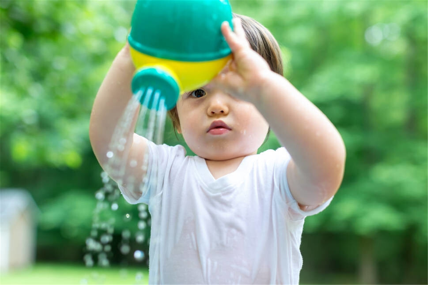 孩子太喜欢玩水是什么原因,孩子特别喜欢玩水怎么阻止