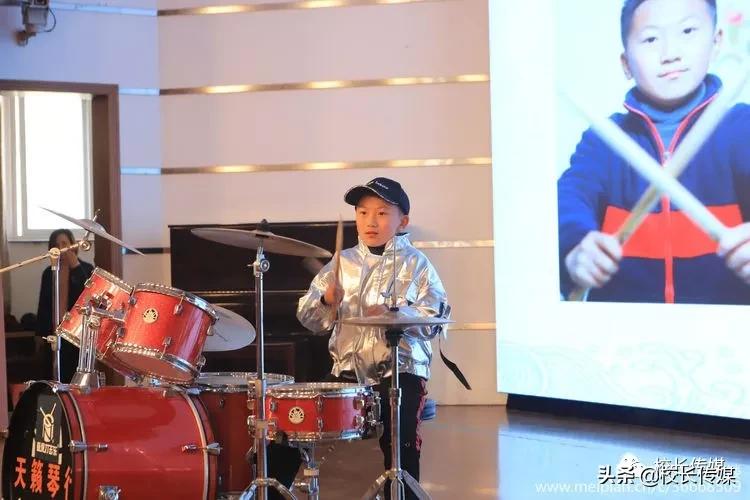 学校因足球而精彩,学校因学生而骄傲