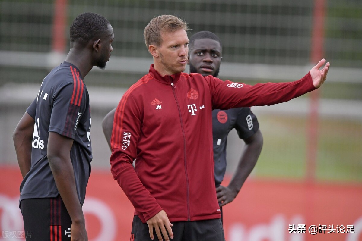 拜仁6后卫阵型图片,拜仁三中卫阵型分析