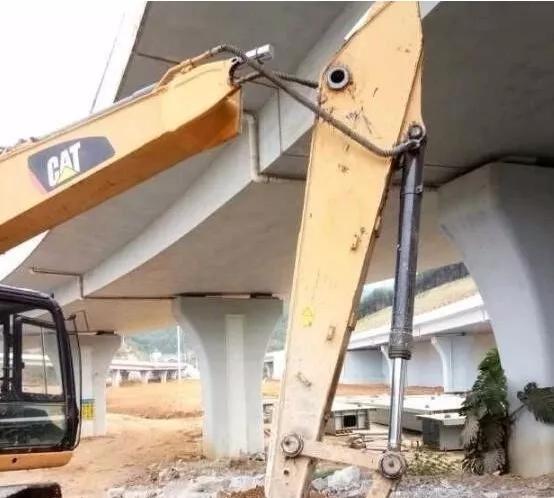 老板买卡特彼勒320挖掘机,老板买卡特新款挖掘机