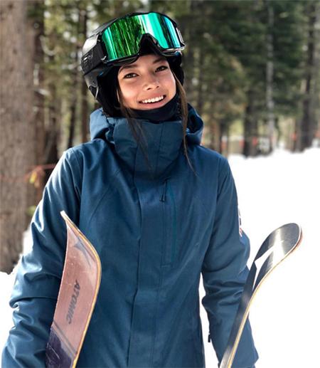 谷爱凌与另一个混血女孩合影,中国混血少女谷爱凌