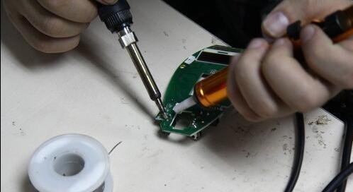 电烙铁头不沾锡是焊丝的原因啊,如何用电烙铁焊贴片元器件