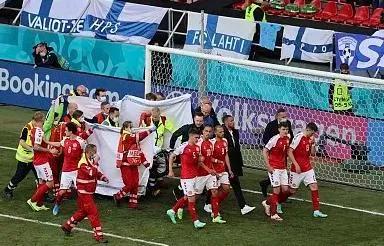 丹麦足球运动员心脏骤停,足球丹麦比赛突然猝死瞬间