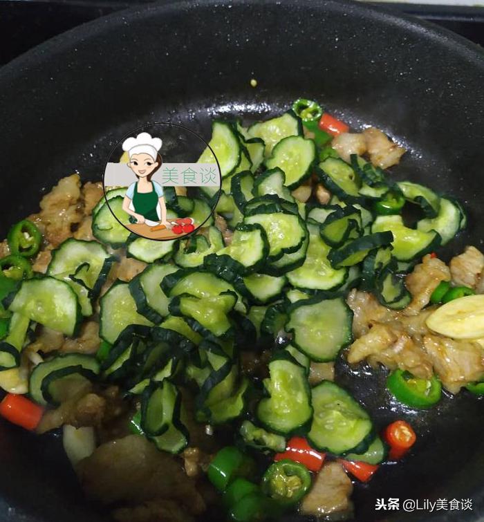 炒黄瓜怎么切不下水,炒黄瓜不变色的方法