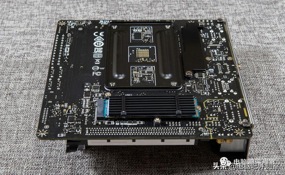 给妹妹买6000多的苹果手机,搭配一台5600xt主机