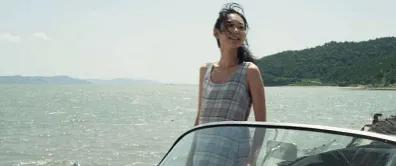 女子为艺术献身全裸出镜,身材火热