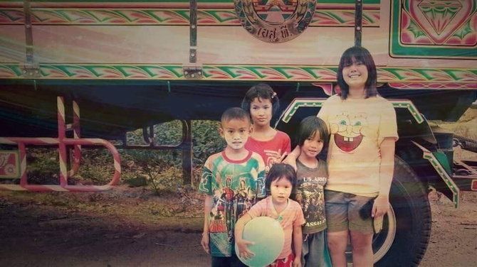 新加坡男子虐待小狗,泰国男子虐待15岁的狗