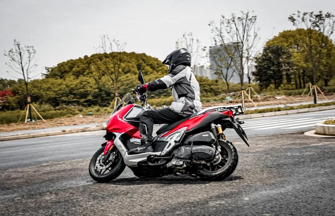 大阳ADV150胖虎试驾:真正的跨界踏板,兼顾城市越野可玩性极高