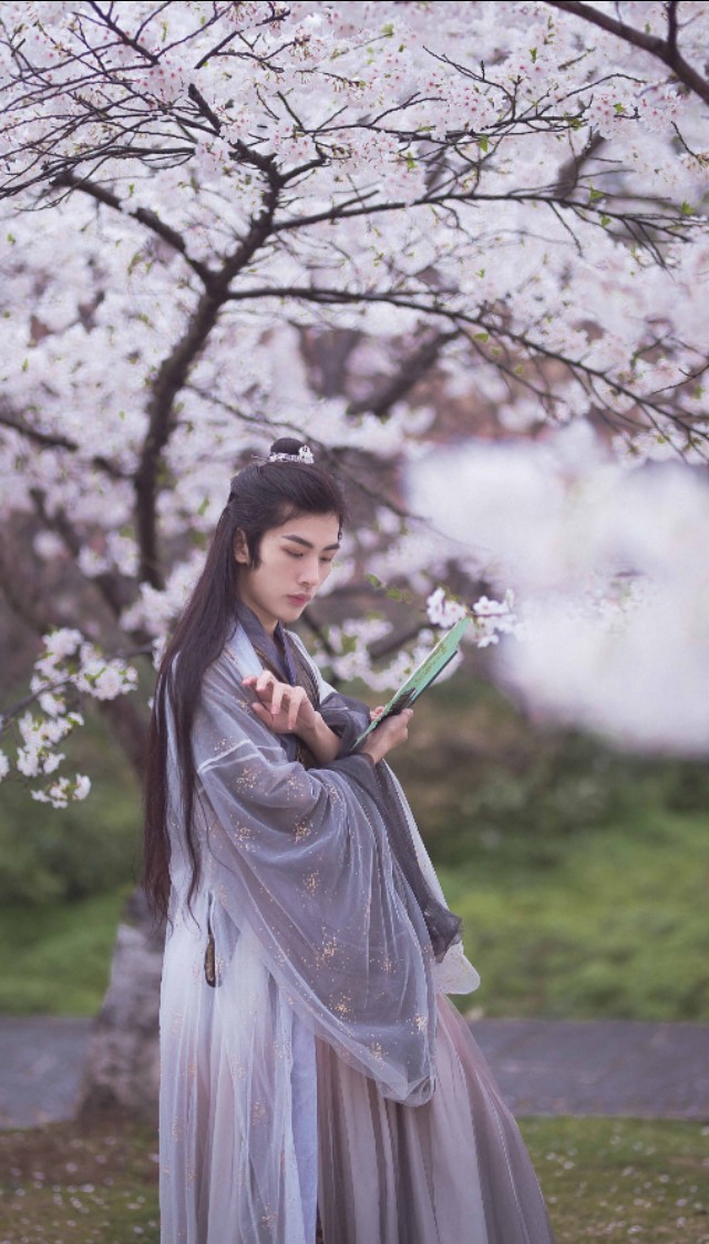 吟风·《词作》九首：冷月苍苍，幽思漫漫，闲步茫然难语