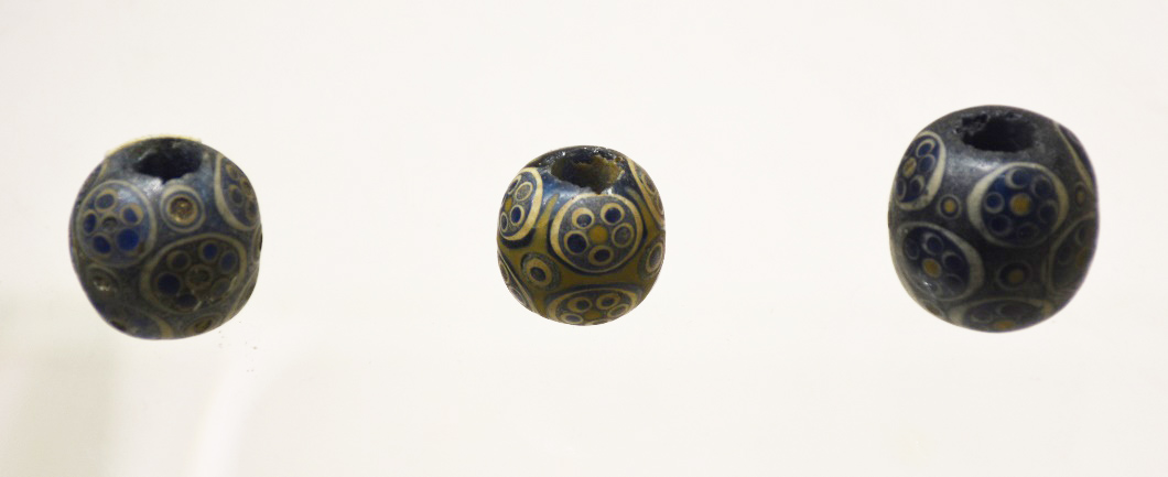 如何分辨老琉璃珠的真假,怎样分辨老琉璃