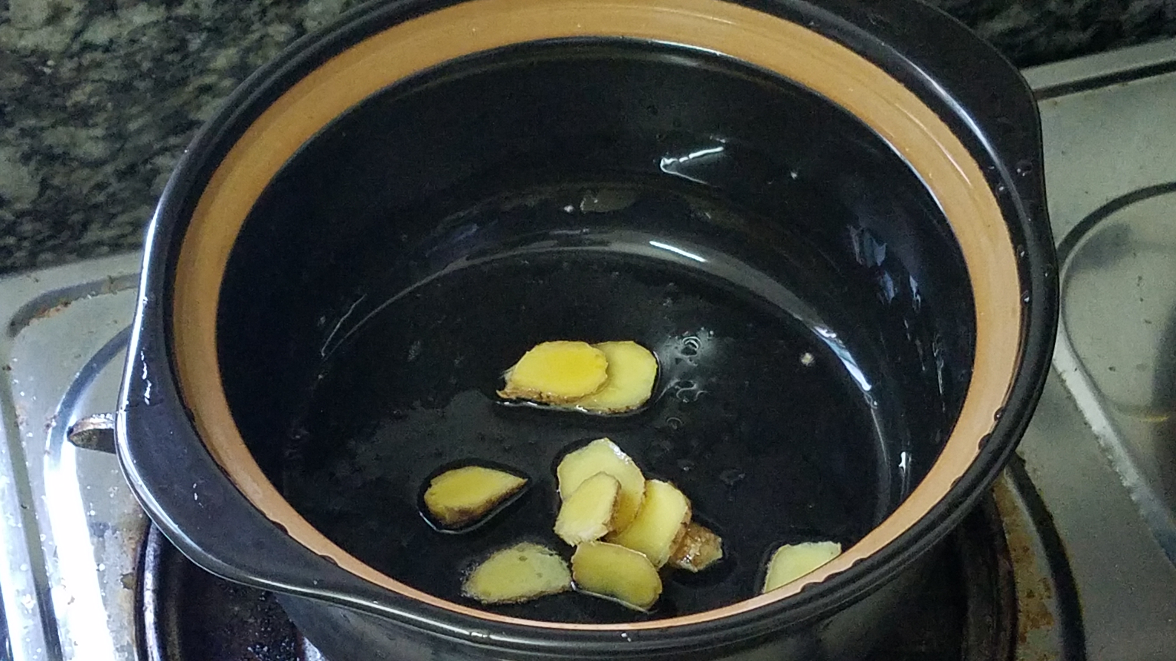 自己做的盐焗鸡翅怎么做好吃,做好的盐焗鸡翅怎么炒好吃