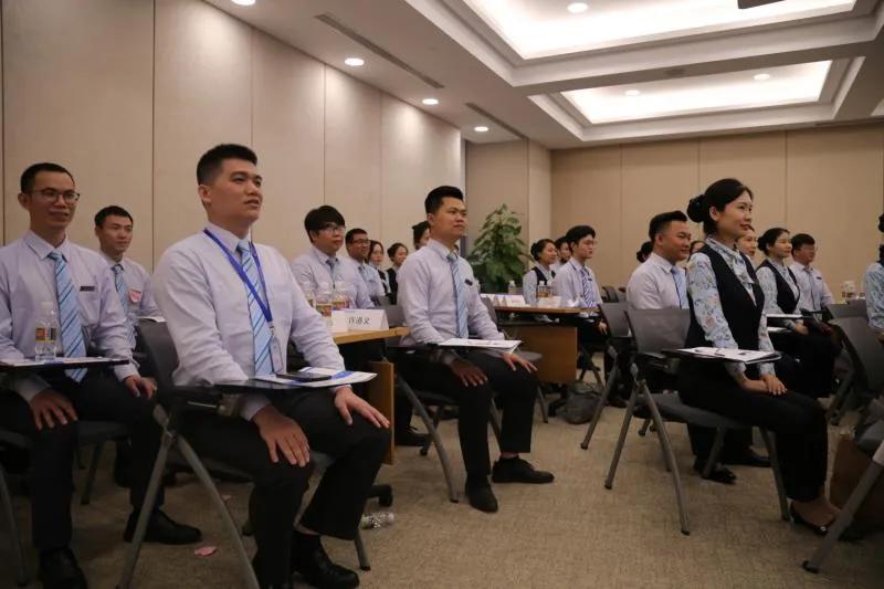 银行厅堂服务礼仪培训,人民银行开展知识培训会