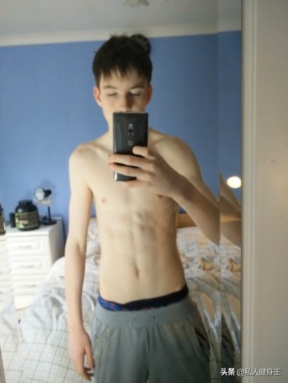 16岁小伙健身一年成肌肉男,78斤独臂独腿小伙健身增肌到130斤
