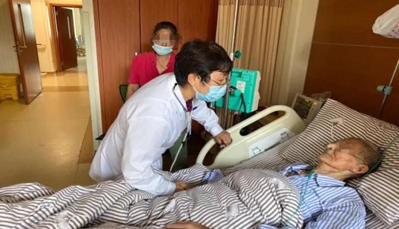 医者仁心大爱精诚,医者仁心济世救人