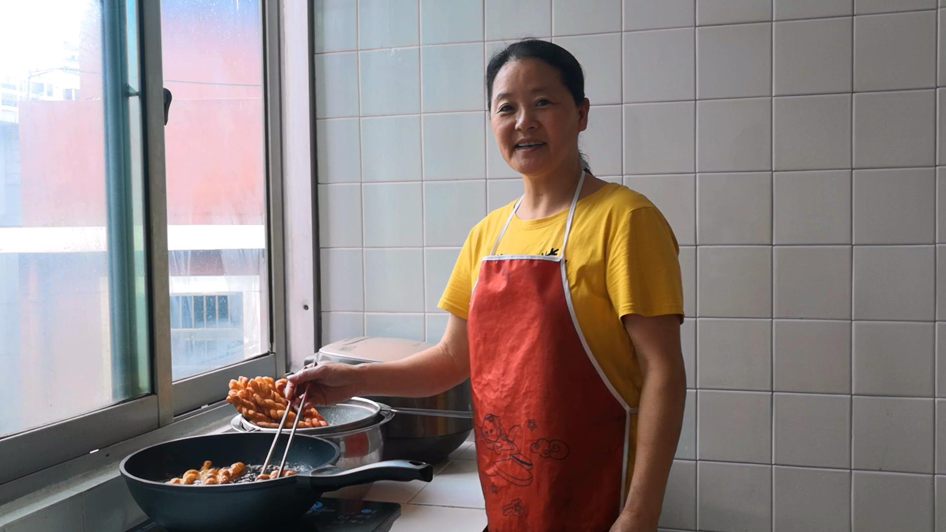 奶香蜂蜜麻花的家常做法,蜂蜜麻酱饼的家常做法