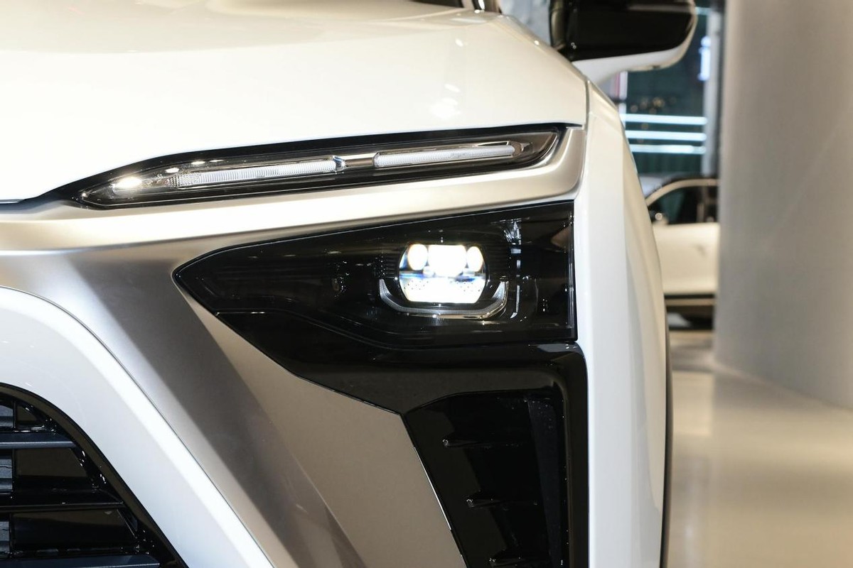 蔚来全新es8上市多少钱,60万买新款蔚来es8值得吗