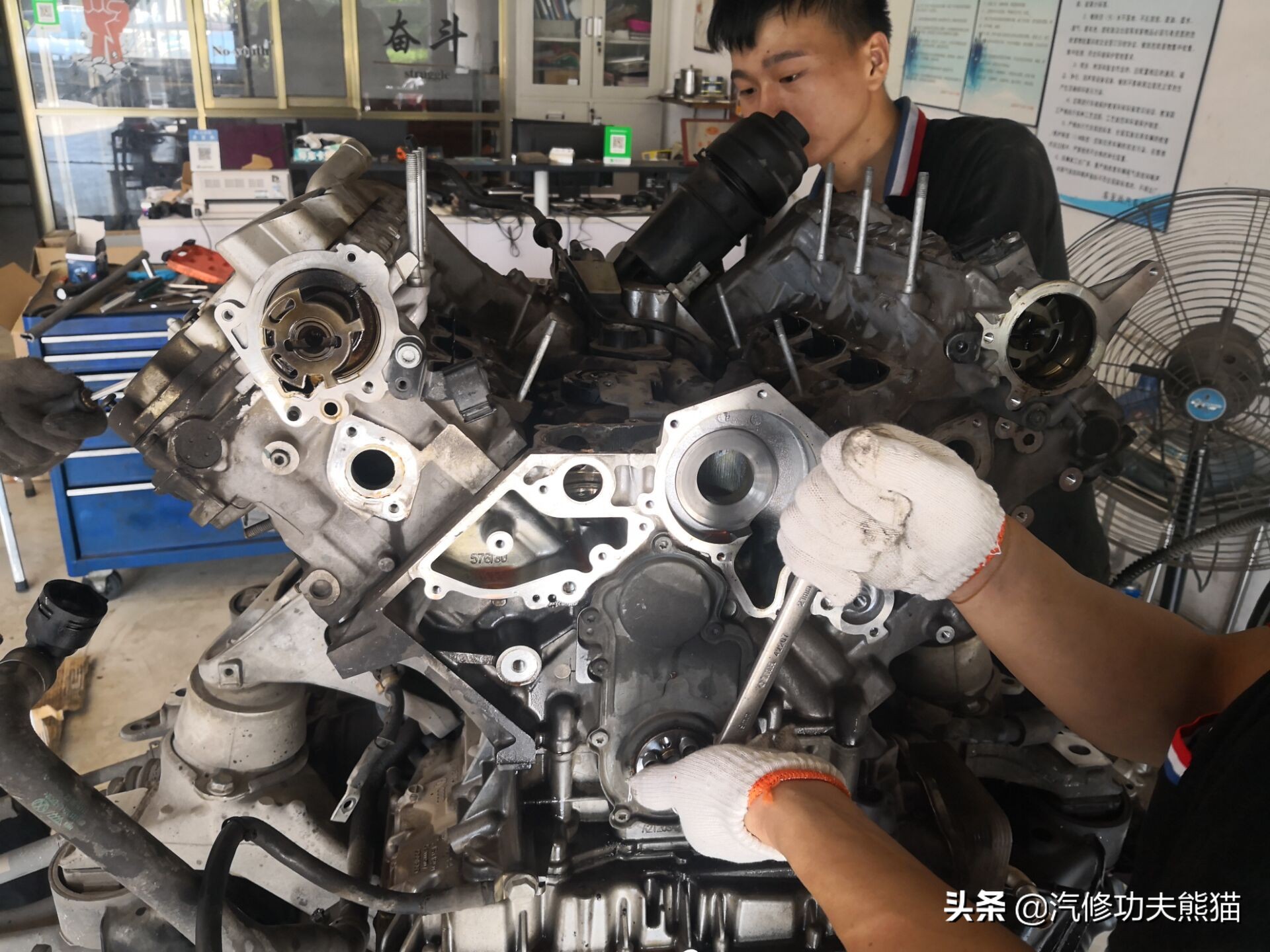 能拉动波音747的大众神车途锐烧机油治理，修完了又可以拉飞机了