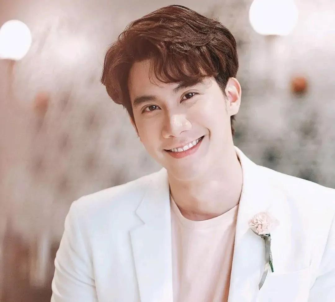 男生太内向怎么办,男生比较内向不善于沟通怎么聊天