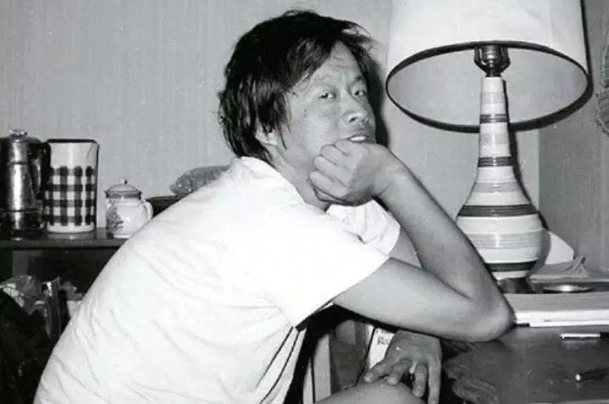 海子决定去死的那一年,王小波37岁,贾宏声22岁