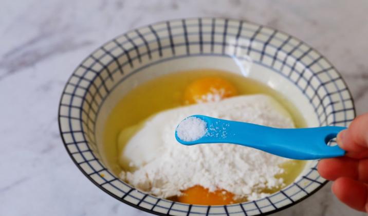 家常酸奶蒸蛋糕的做法超级简单,10寸酸奶蒸蛋糕的做法大全家常