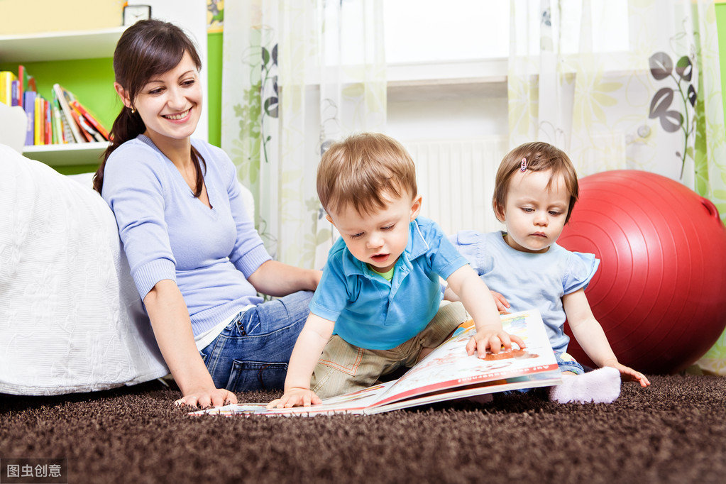 宝宝老爱摸什么原因,宝宝爱摸人脸怎么办