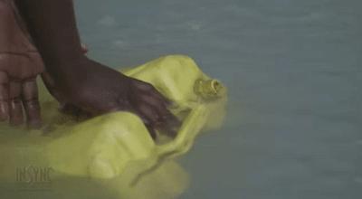 用零花钱给非洲挖了1000多口井，只因孩子的眼泪是那里最干净的水