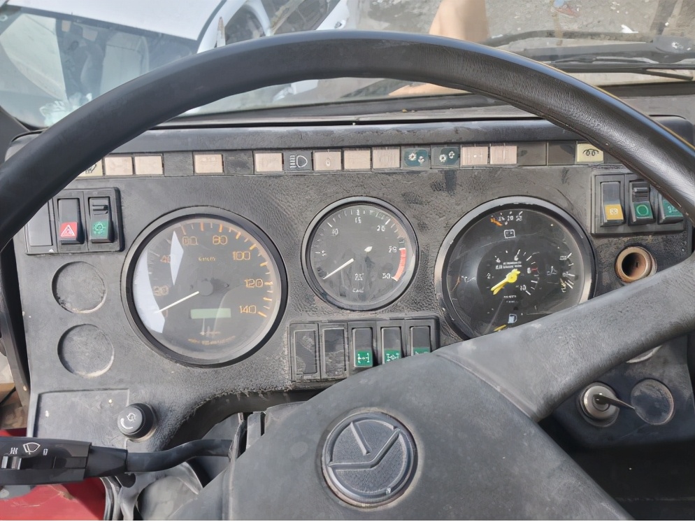 奔驰重卡和国产重卡哪个好,奔驰重卡有多厉害