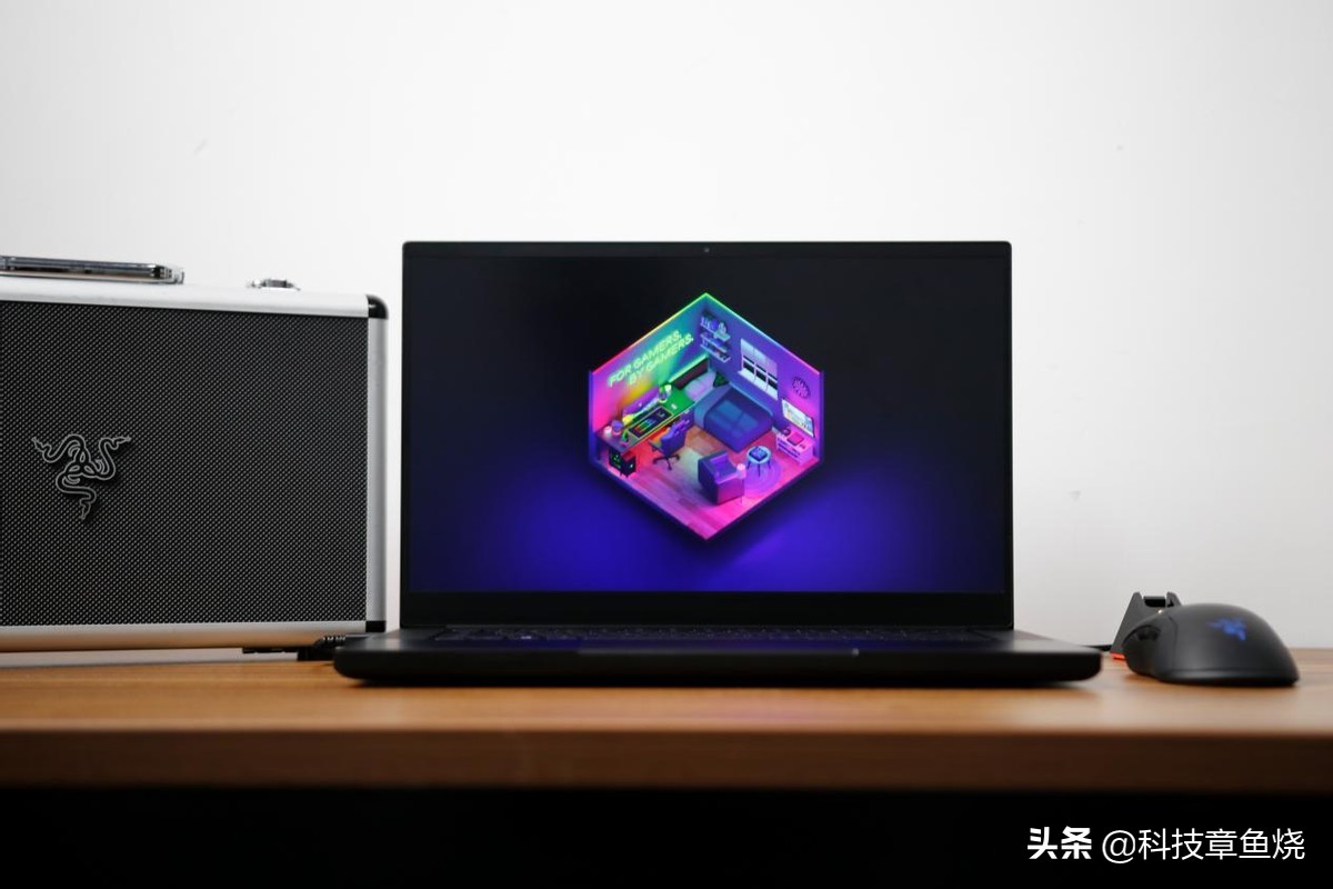 雷蛇razer灵刃15标准版2018,雷蛇灵刃15与macbookair