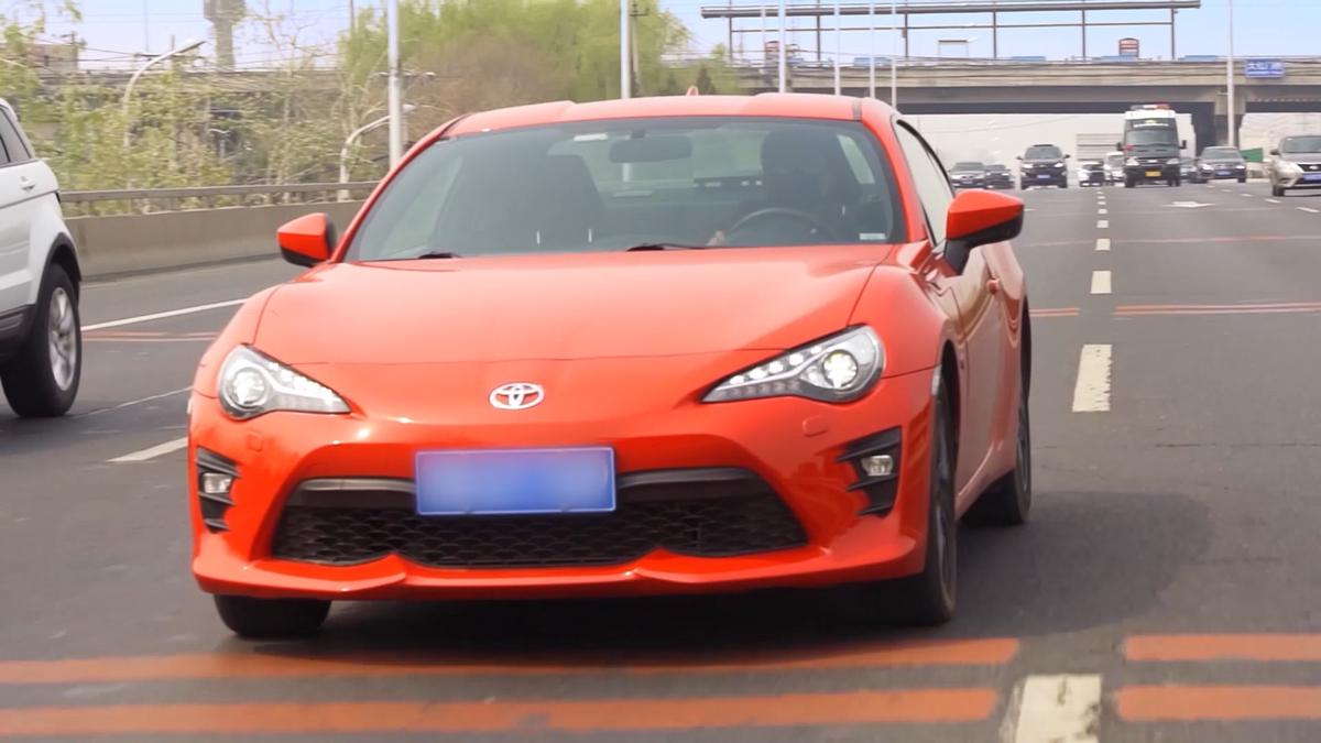 丰田跑车86深度体验,丰田ae86漂移