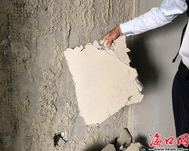 新房墙体一捏就碎什么情况,精装修墙面一碰就碎怎么回事
