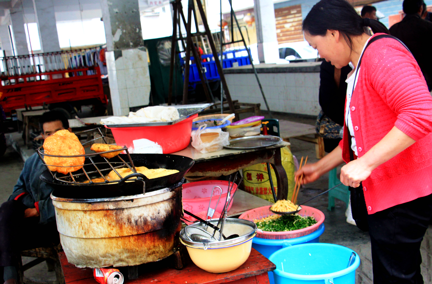 老年人赶场,在乡下赶集老年人