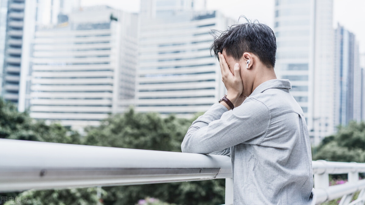 会蔓延的水泡红疹怎么治,下半身痒是什么病的前兆