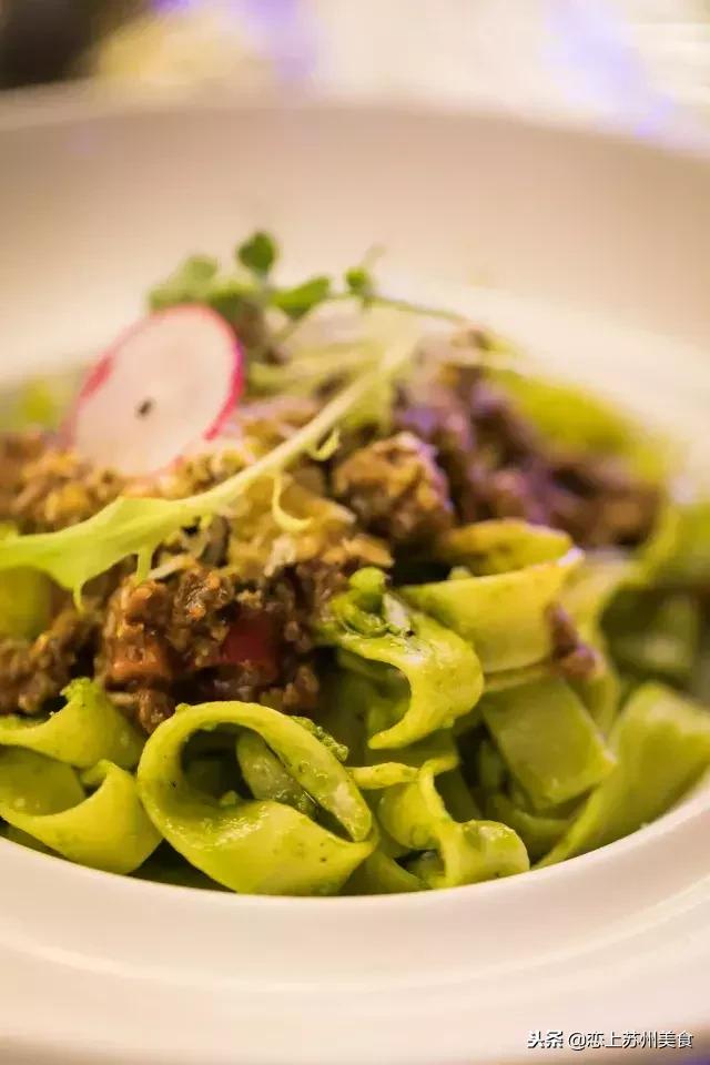 苏州氛围感夜餐厅,沉浸式体验全国最大酒吧