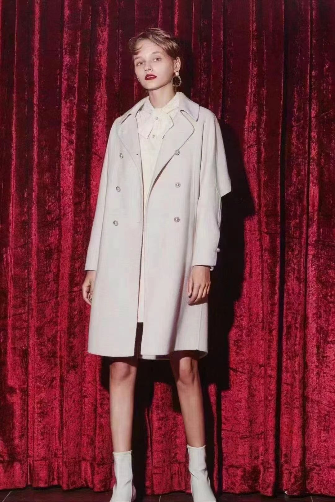 羊毛大衣怎么清洗灰尘,双面羊毛大衣如何清洗