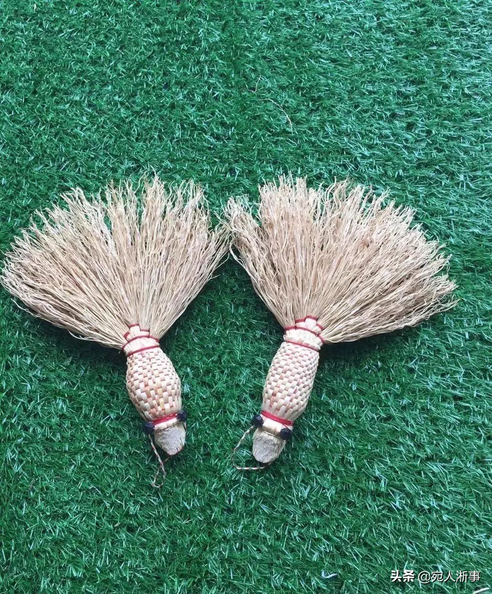 农村集市卖扫把一月能挣多少钱,农村一种野草曾经卖300元一斤