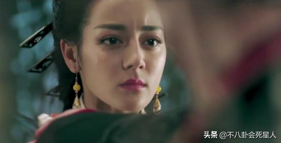 迪丽热巴靠颜值撑起来的造型,迪丽热巴刚出道与现在的对比照