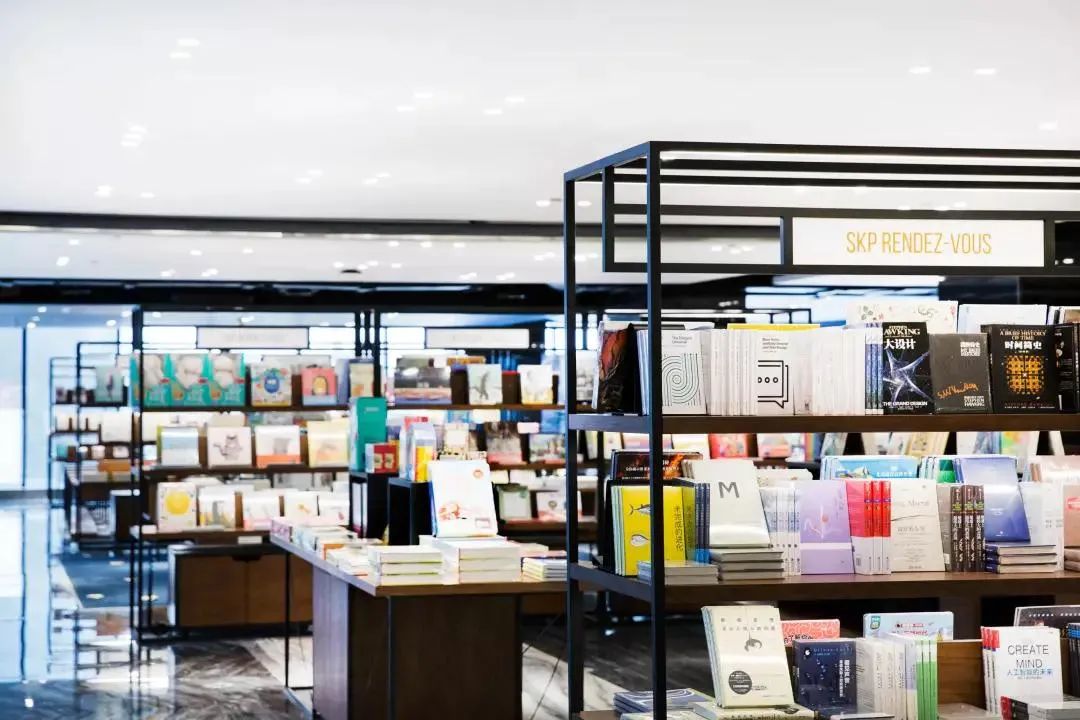 沿着地铁线逛商场，我吹了一天空调~