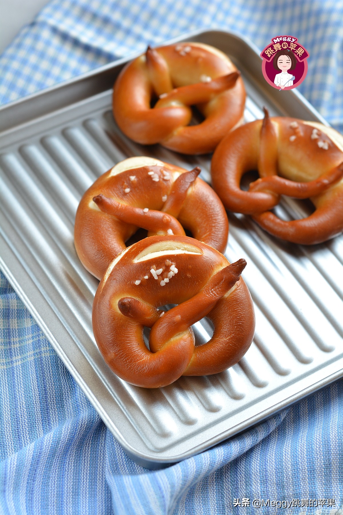 77岁老妈最爱吃的面包，口感扎实，造型美观，德国人喝啤酒必备