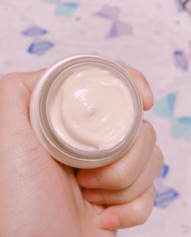 涂了过期的眼霜,抹了五十年的眼霜