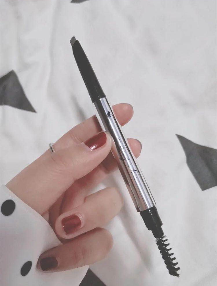 曾是国货彩妆的鼻祖，代言全是当红炸子鸡，卡姿兰现在怎么样了？