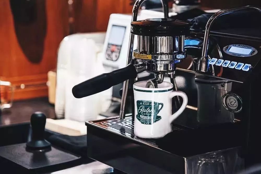 端着茶缸子喝咖啡，你也好意思自称时尚潮人？