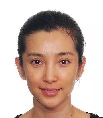 没整过容的女明星颜值对比,女星修图前后对比照